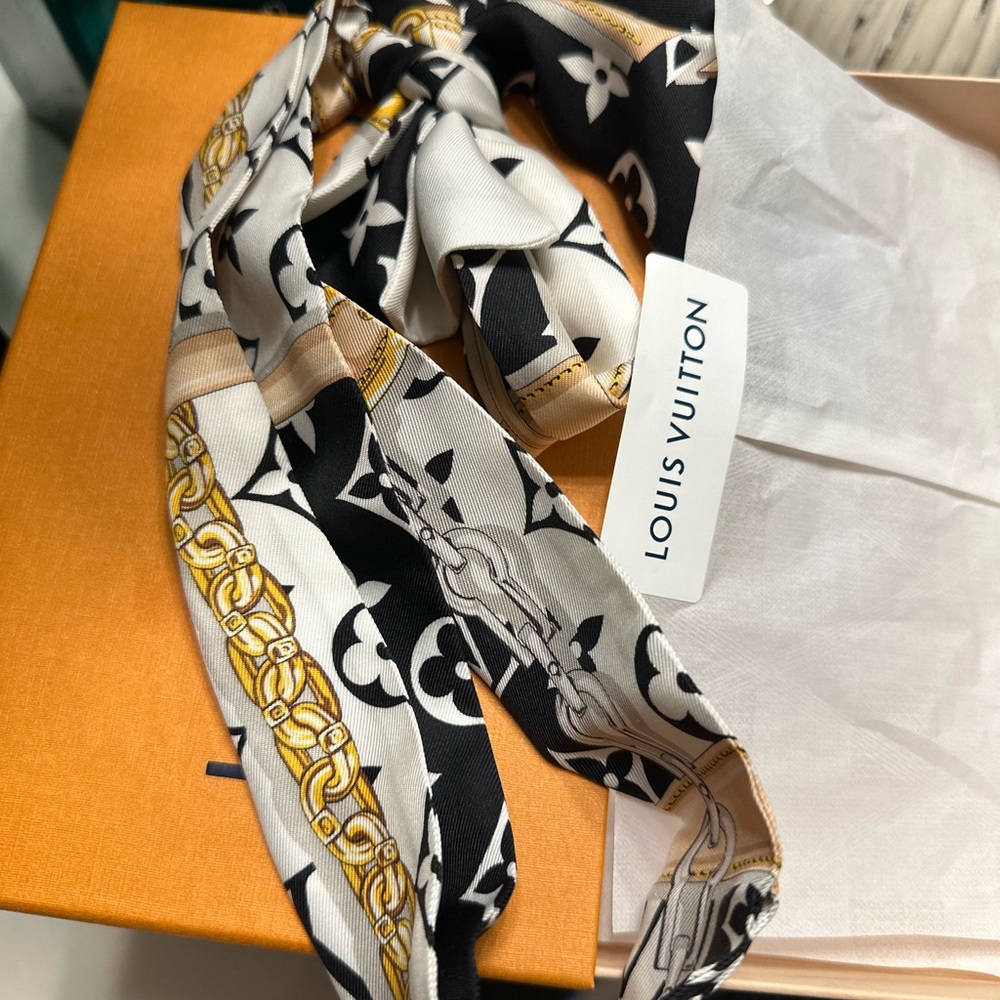 LV Monogram Confidential bandeau worn once